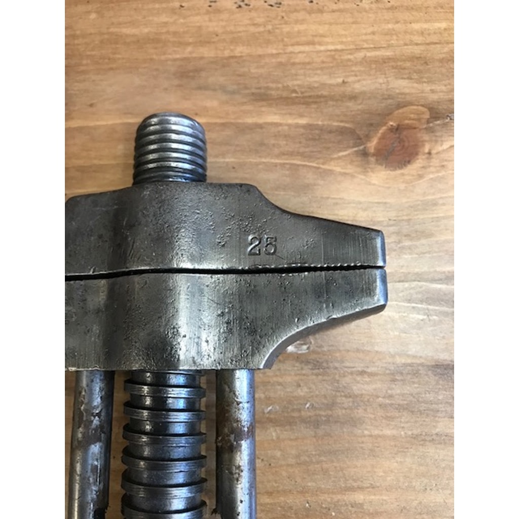lot de 10 anciens outils (marteau, clé à molette, scie style